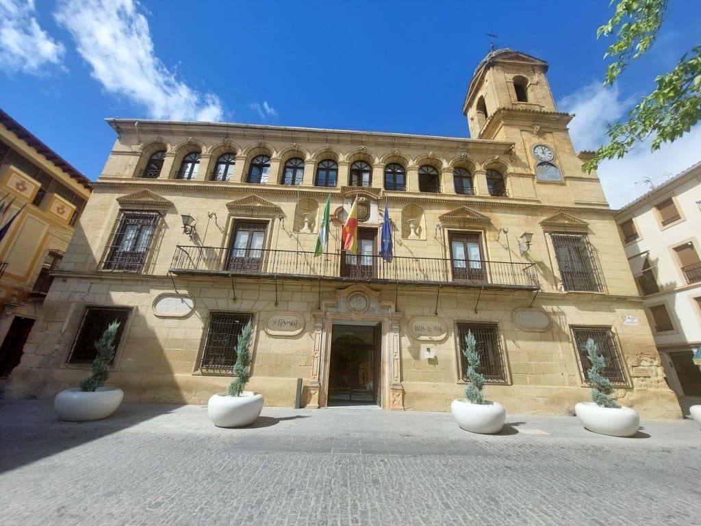 5 bedroom Townhouse for sale in Alcala la Real with pool - € 312,000 (Ref: 9936737)