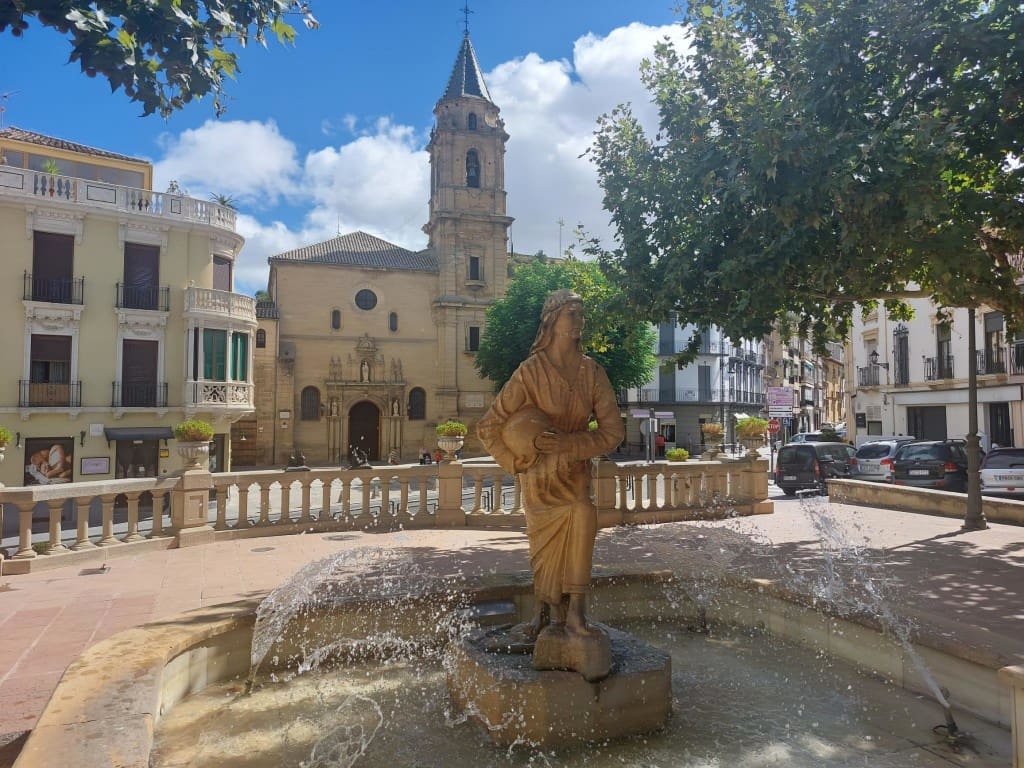 5 bedroom Townhouse for sale in Alcala la Real with pool - € 312,000 (Ref: 9936737)