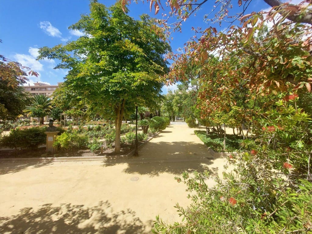 5 bedroom Townhouse for sale in Alcala la Real with pool - € 312,000 (Ref: 9936737)