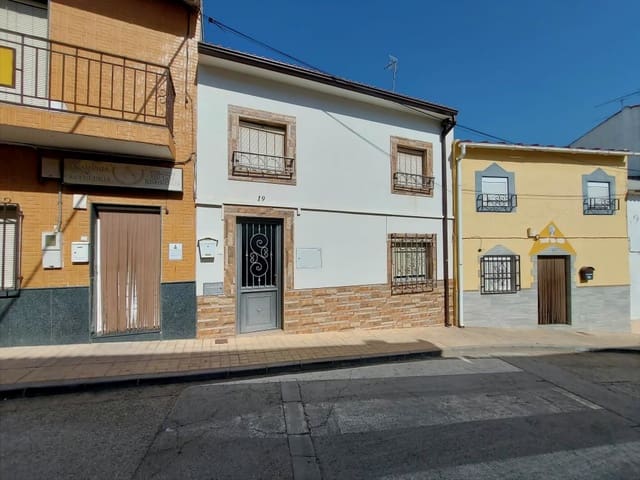 4 soverom Hus til salgs i Noguerones, Alcaudete med svømmebasseng garasje - € 83 000 (Ref: 9979395)