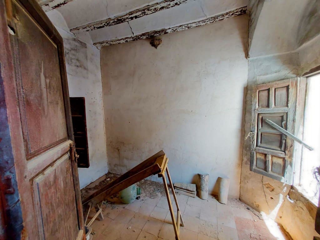 5 Zimmer Haus zu verkaufen in Martos - 18.000 € (Ref: 9990280)