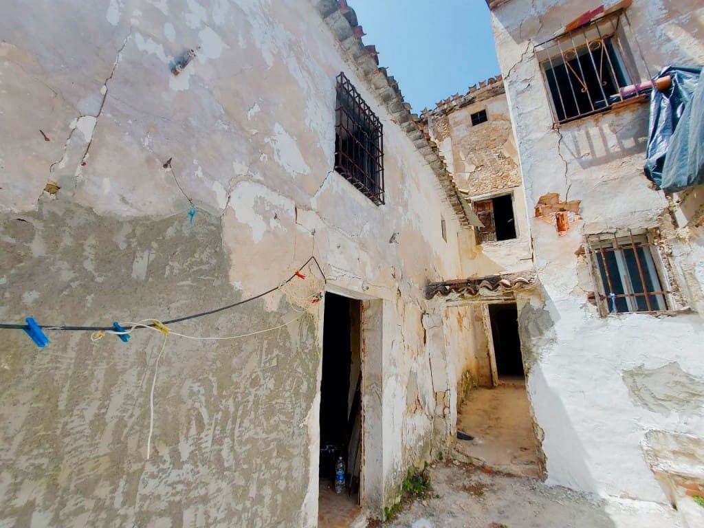 5 Zimmer Haus zu verkaufen in Martos - 18.000 € (Ref: 9990280)