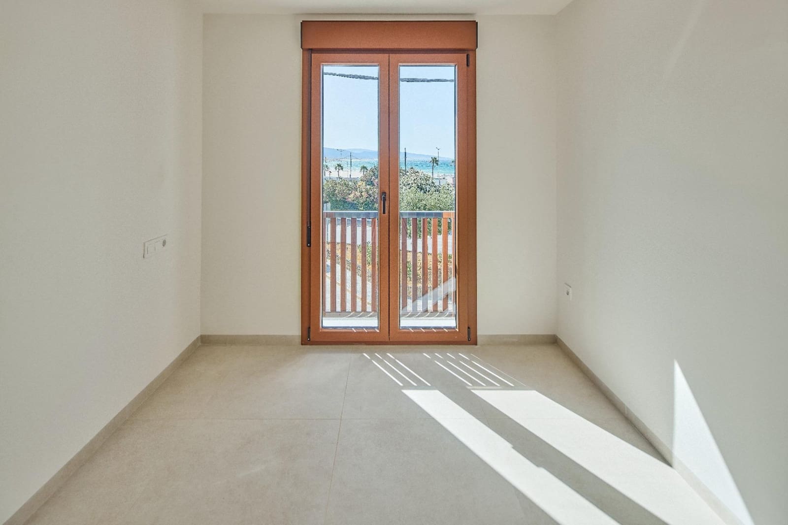 2 bedroom Flat for sale in Barbate - € 350,000 (Ref: 10005619)