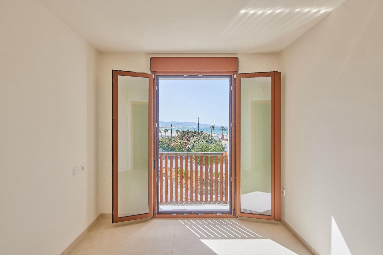2 bedroom Flat for sale in Barbate - € 350,000 (Ref: 10005619)