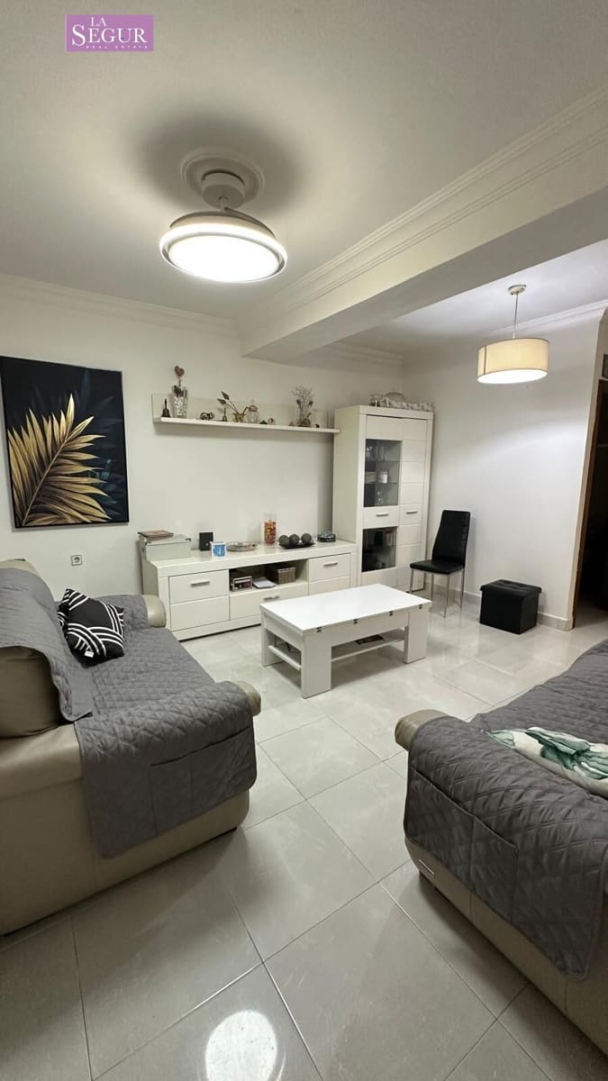 3 bedroom Apartment for sale in Conil de la Frontera - € 260,000 (Ref: 10032052)