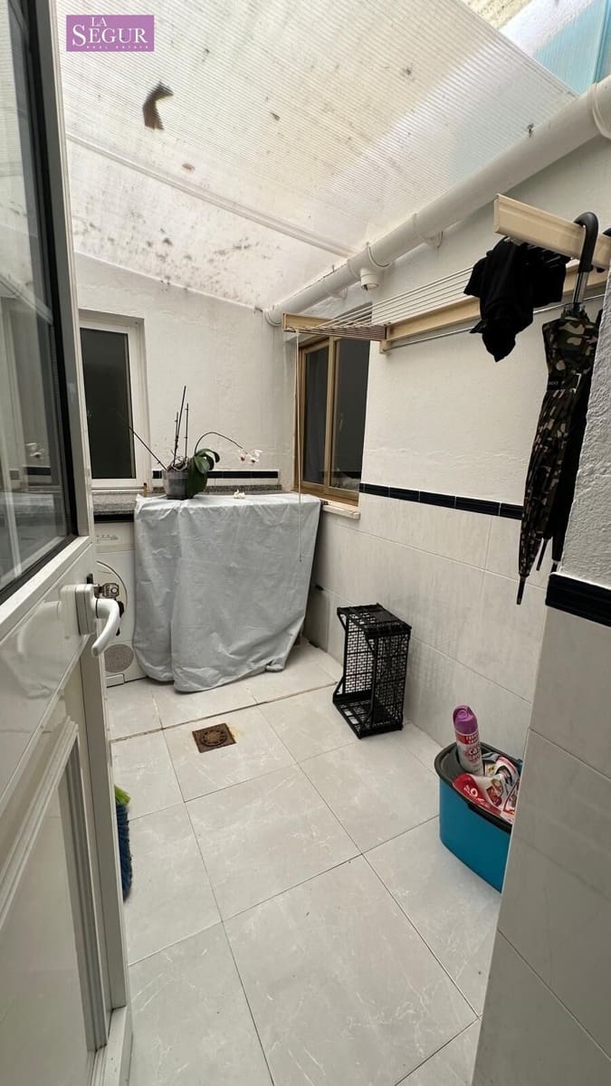 3 bedroom Apartment for sale in Conil de la Frontera - € 260,000 (Ref: 10032052)