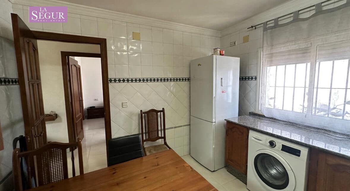 3 bedroom Apartment for sale in Conil de la Frontera - € 260,000 (Ref: 10032052)