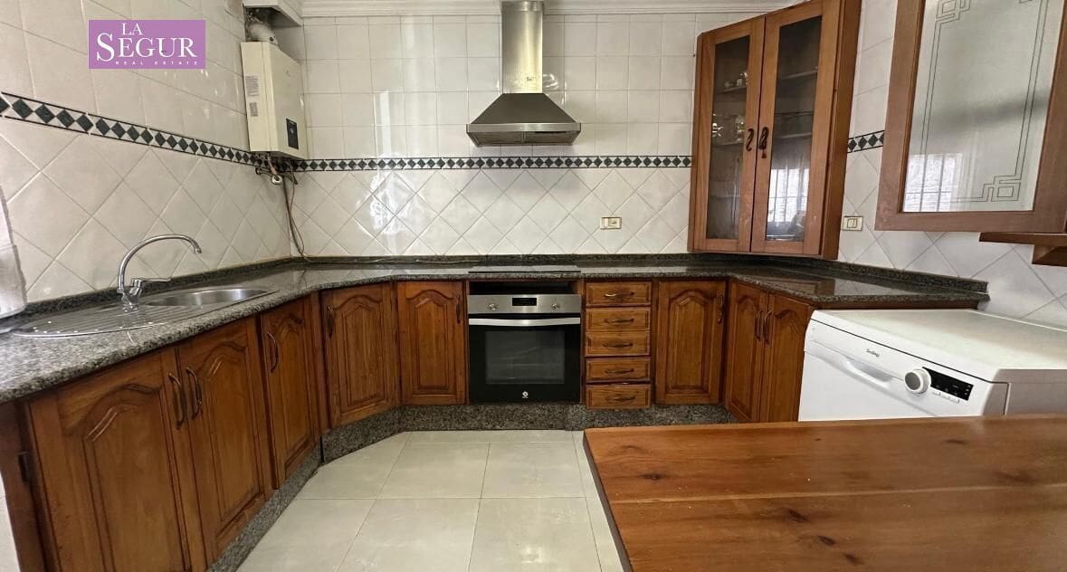 3 bedroom Apartment for sale in Conil de la Frontera - € 260,000 (Ref: 10032052)