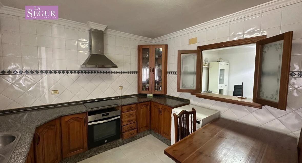 3 bedroom Apartment for sale in Conil de la Frontera - € 260,000 (Ref: 10032052)