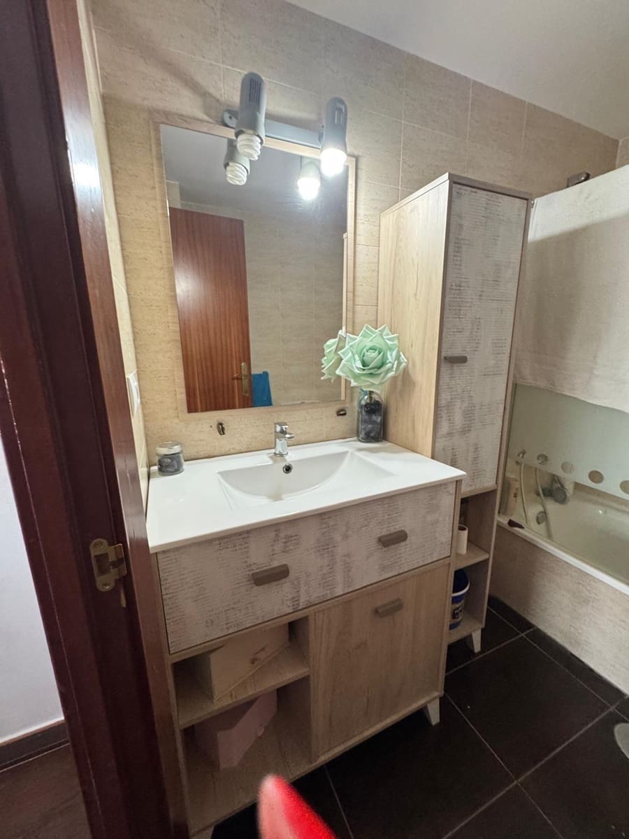 3 bedroom Flat for sale in Medina-Sidonia with garage - € 130,000 (Ref: 10033955)