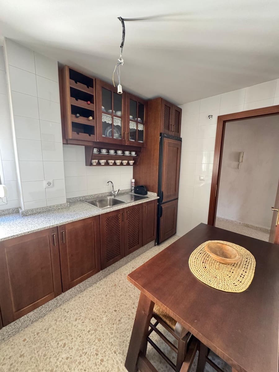 3 bedroom Flat for sale in Medina-Sidonia with garage - € 125,000 (Ref: 10035366)
