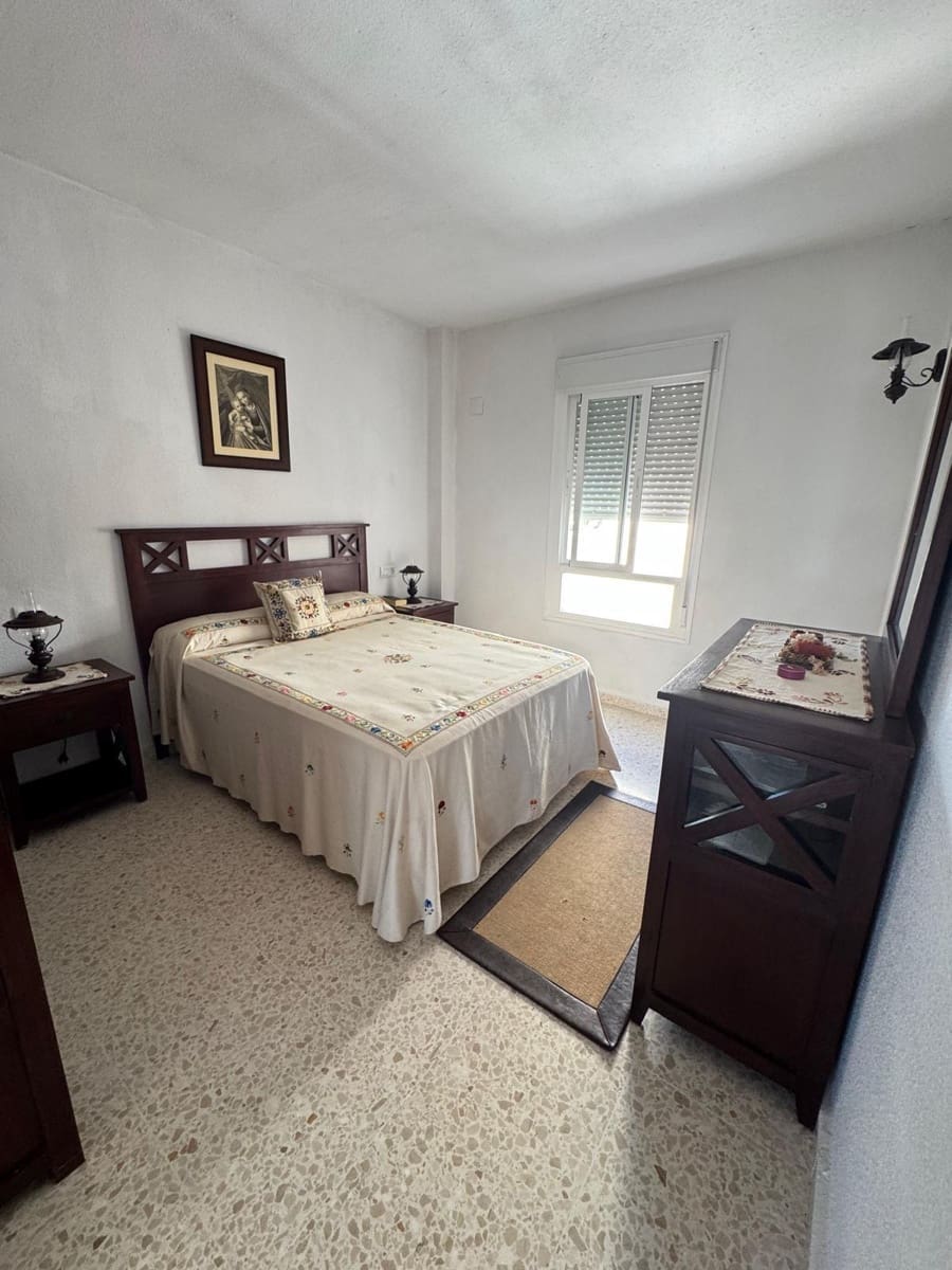 3 bedroom Flat for sale in Medina-Sidonia with garage - € 125,000 (Ref: 10035366)