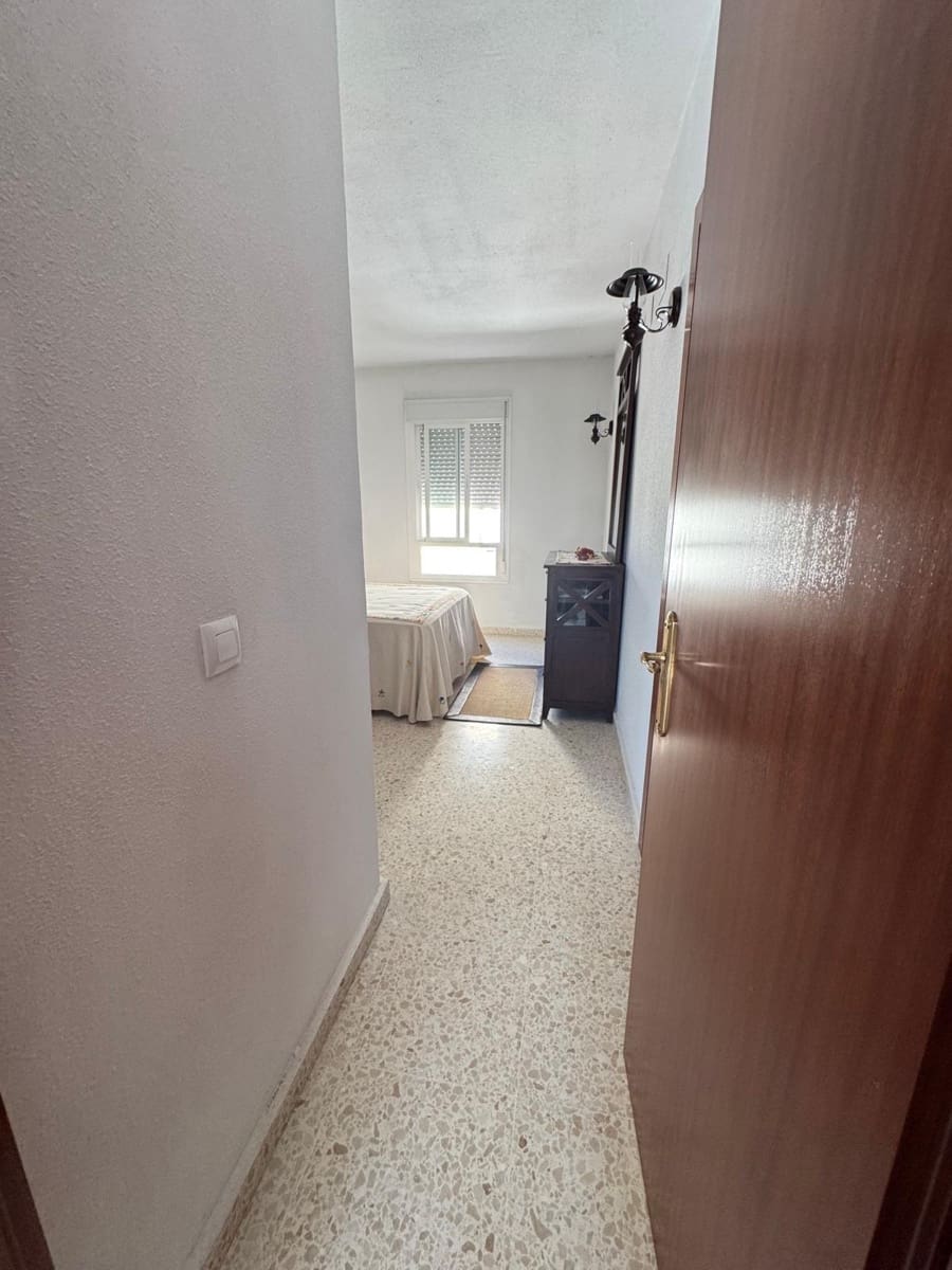 3 bedroom Flat for sale in Medina-Sidonia with garage - € 125,000 (Ref: 10035366)