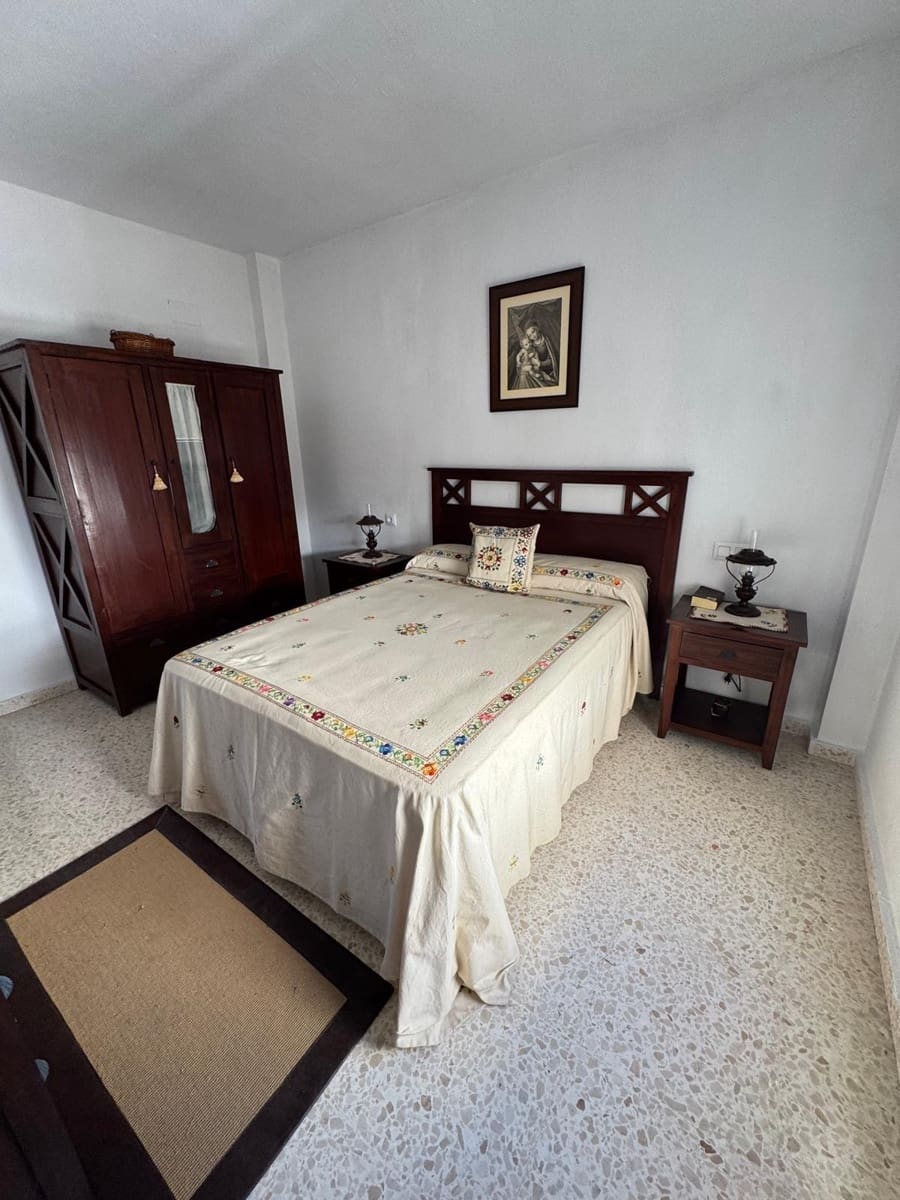 3 bedroom Flat for sale in Medina-Sidonia with garage - € 125,000 (Ref: 10035366)