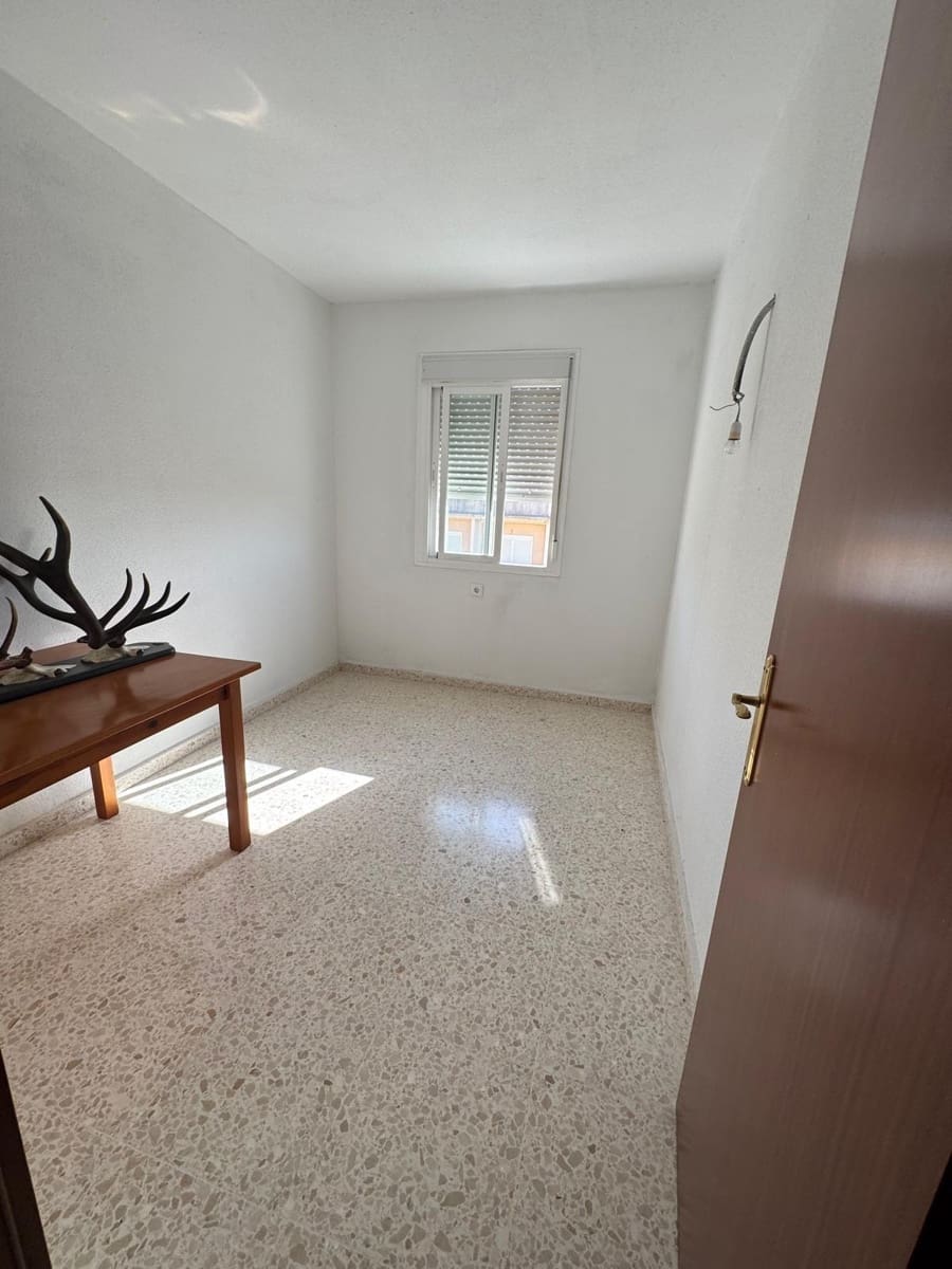 3 bedroom Flat for sale in Medina-Sidonia with garage - € 125,000 (Ref: 10035366)