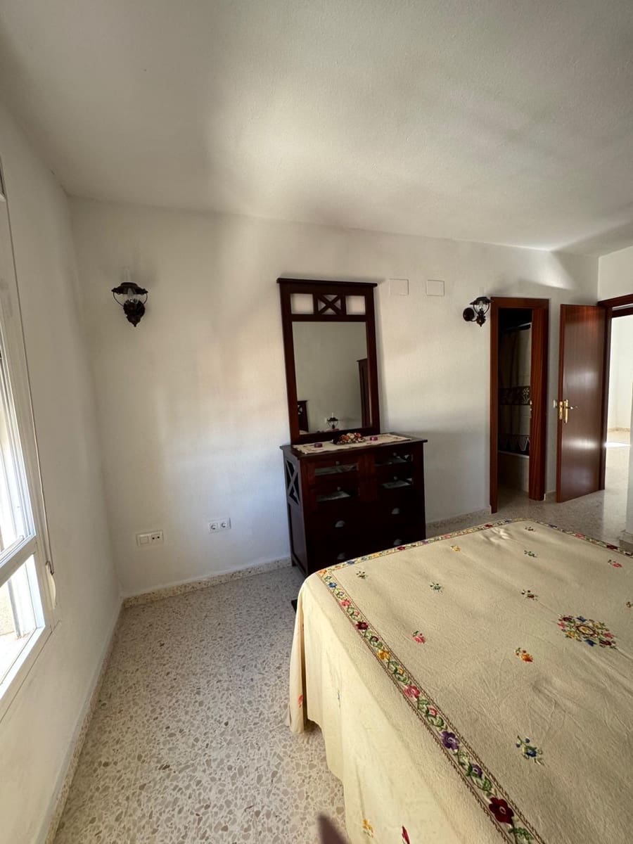 3 bedroom Flat for sale in Medina-Sidonia with garage - € 125,000 (Ref: 10035366)