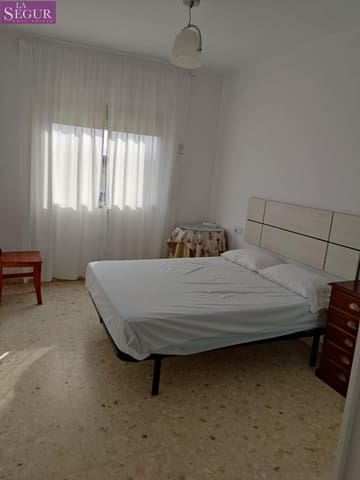 4 bedroom Flat for rent in Cádiz city - € 1,300 (Ref: 10059064)