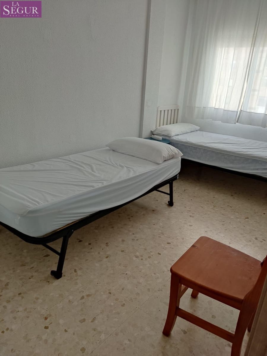 4 camera da letto Appartamento da affittare in Cadice citta - 1.300 € (Rif: 10059064)