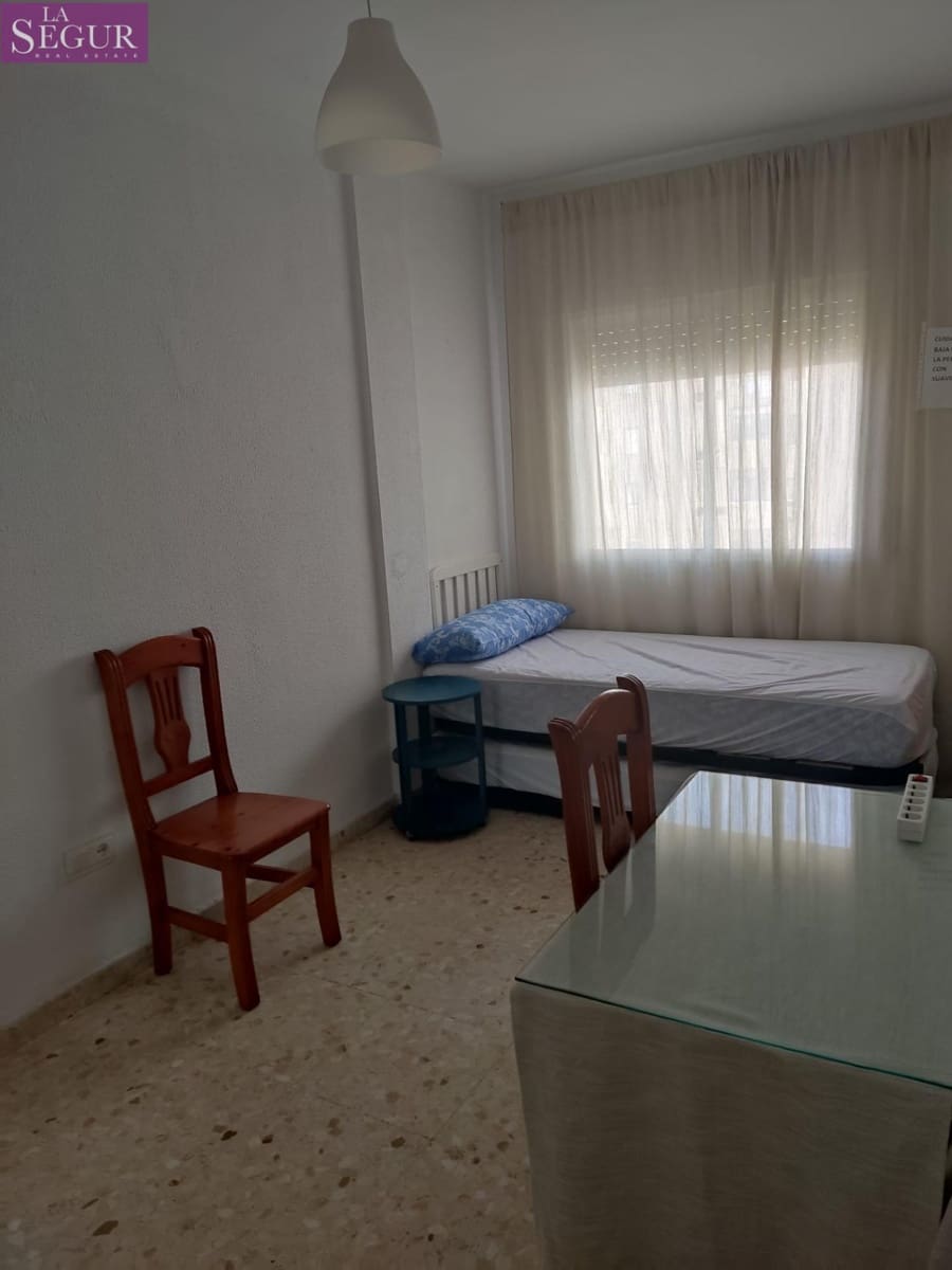 4 camera da letto Appartamento da affittare in Cadice citta - 1.300 € (Rif: 10059064)