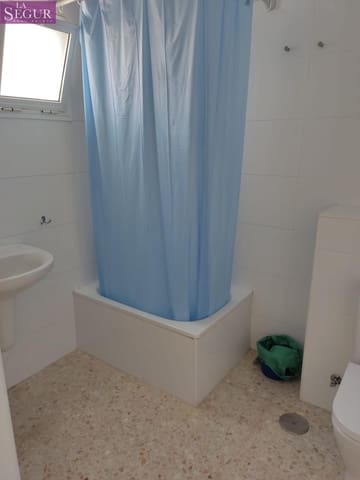 4 bedroom Flat for rent in Cádiz city - € 1,300 (Ref: 10059064)