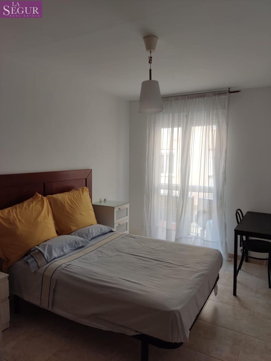 2 quarto Apartamento para arrendar em Cadis cidade - 950 € (Ref: 10059065)