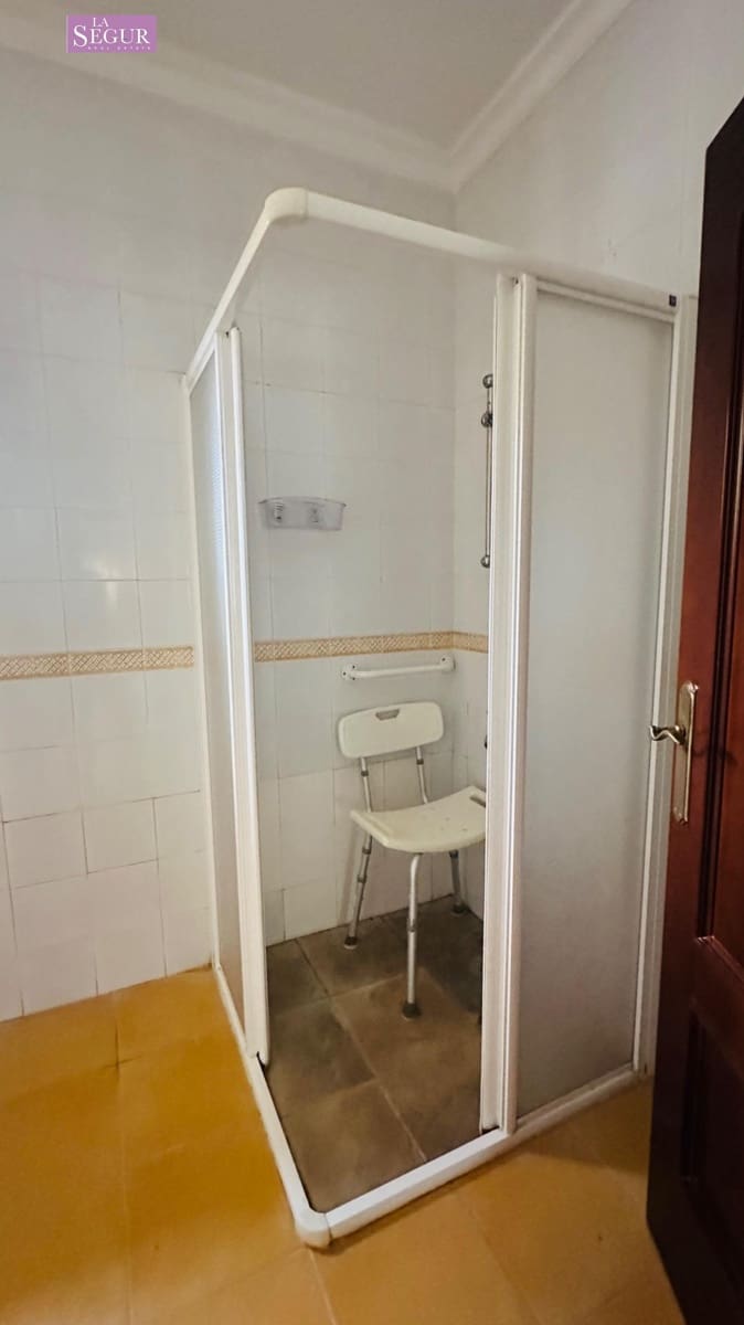 Chalet de 3 habitaciones en Conil de la Frontera en venta con garaje - 300.000 € (Ref: 10062247)