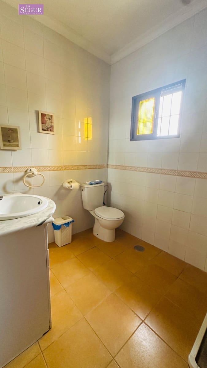 Chalet de 3 habitaciones en Conil de la Frontera en venta con garaje - 300.000 € (Ref: 10062247)