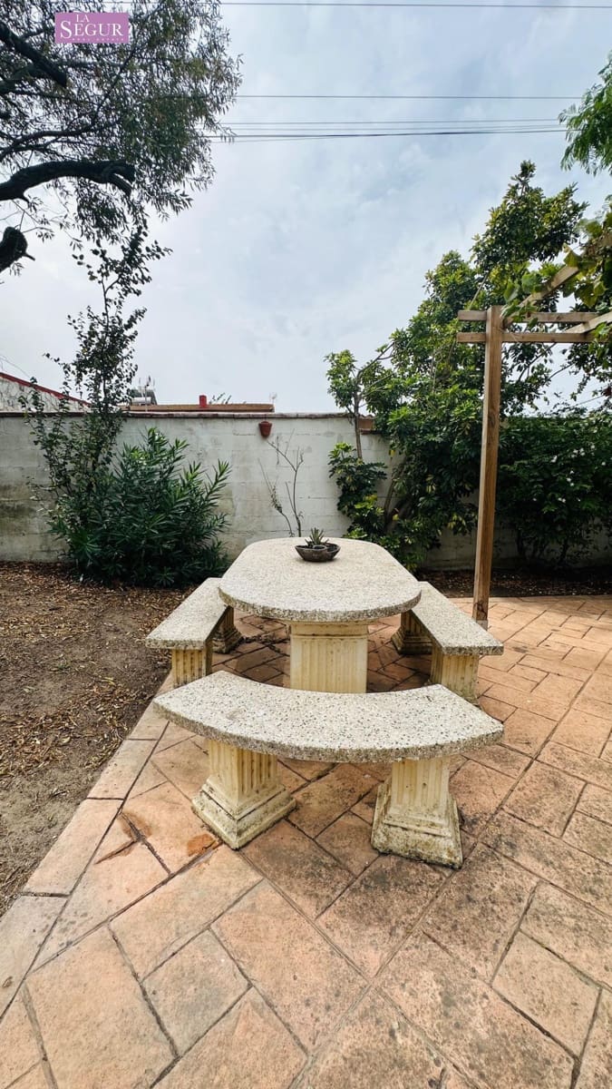 Chalet de 3 habitaciones en Conil de la Frontera en venta con garaje - 300.000 € (Ref: 10062247)