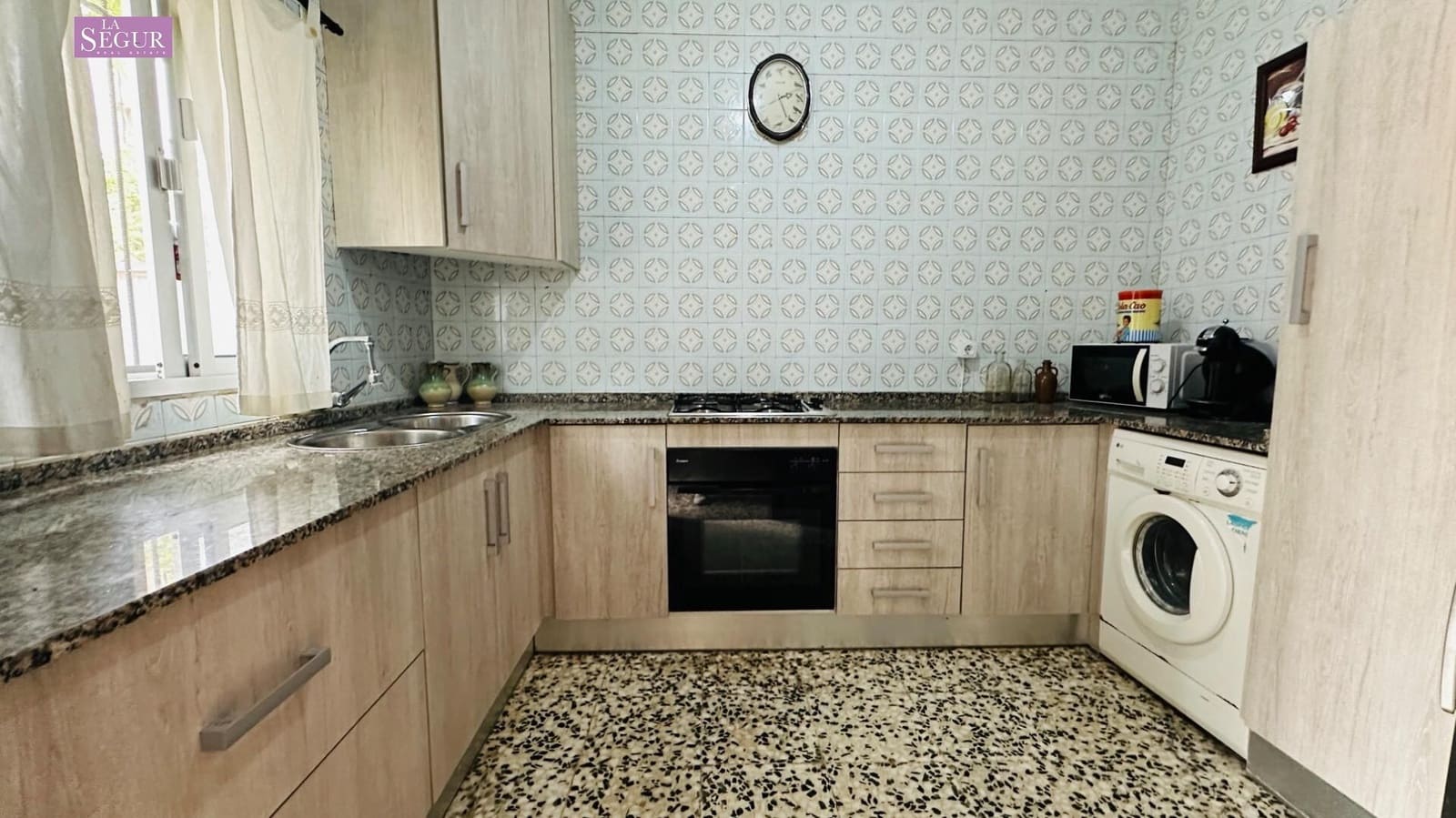 Chalet de 3 habitaciones en Conil de la Frontera en venta con garaje - 300.000 € (Ref: 10062247)