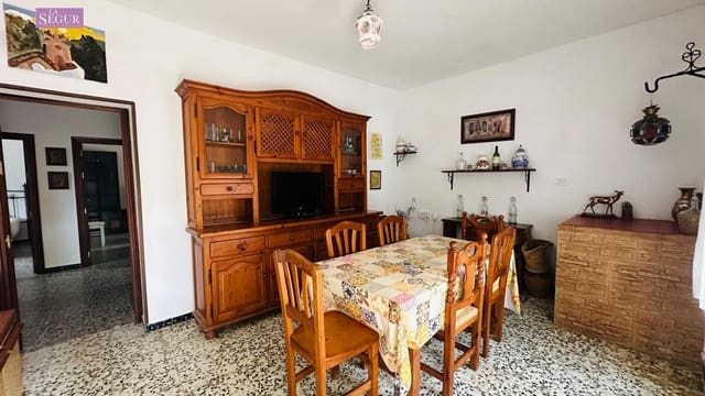 Chalet de 3 habitaciones en Conil de la Frontera en venta con garaje - 300.000 € (Ref: 10062247)