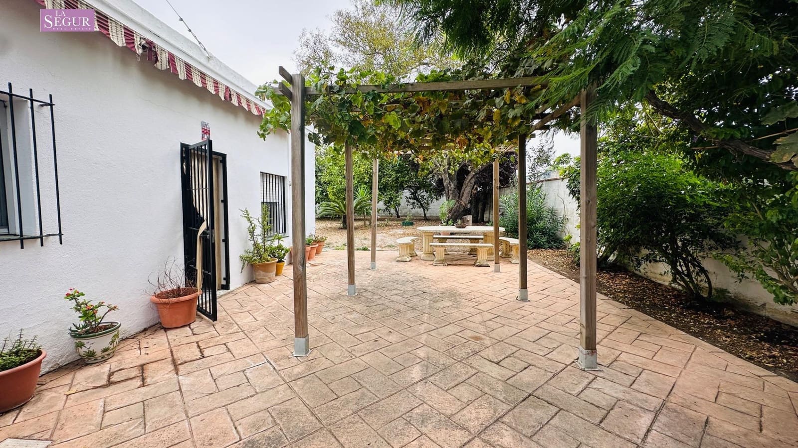 Chalet de 3 habitaciones en Conil de la Frontera en venta con garaje - 300.000 € (Ref: 10062247)