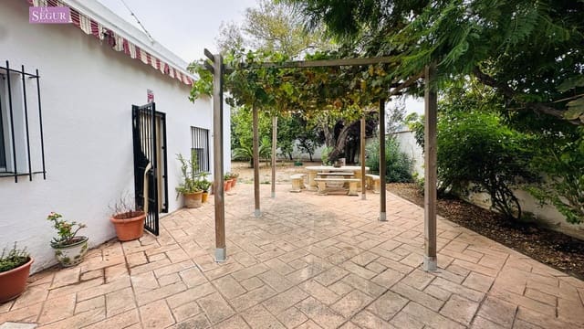 Chalet de 3 habitaciones en Conil de la Frontera en venta con garaje - 300.000 € (Ref: 10062247)