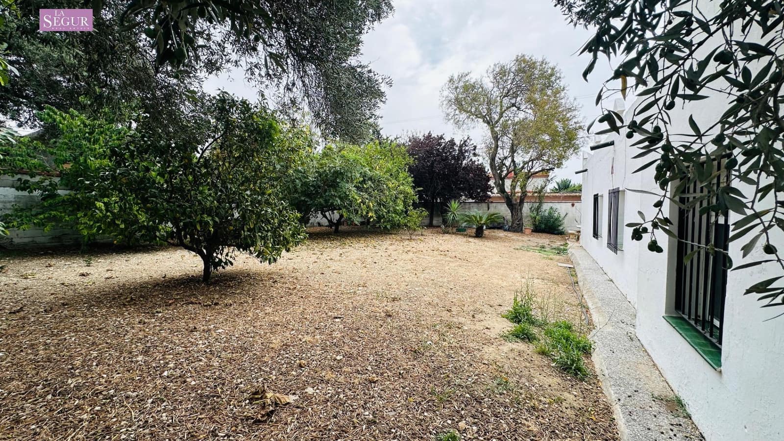 Chalet de 3 habitaciones en Conil de la Frontera en venta con garaje - 300.000 € (Ref: 10062247)