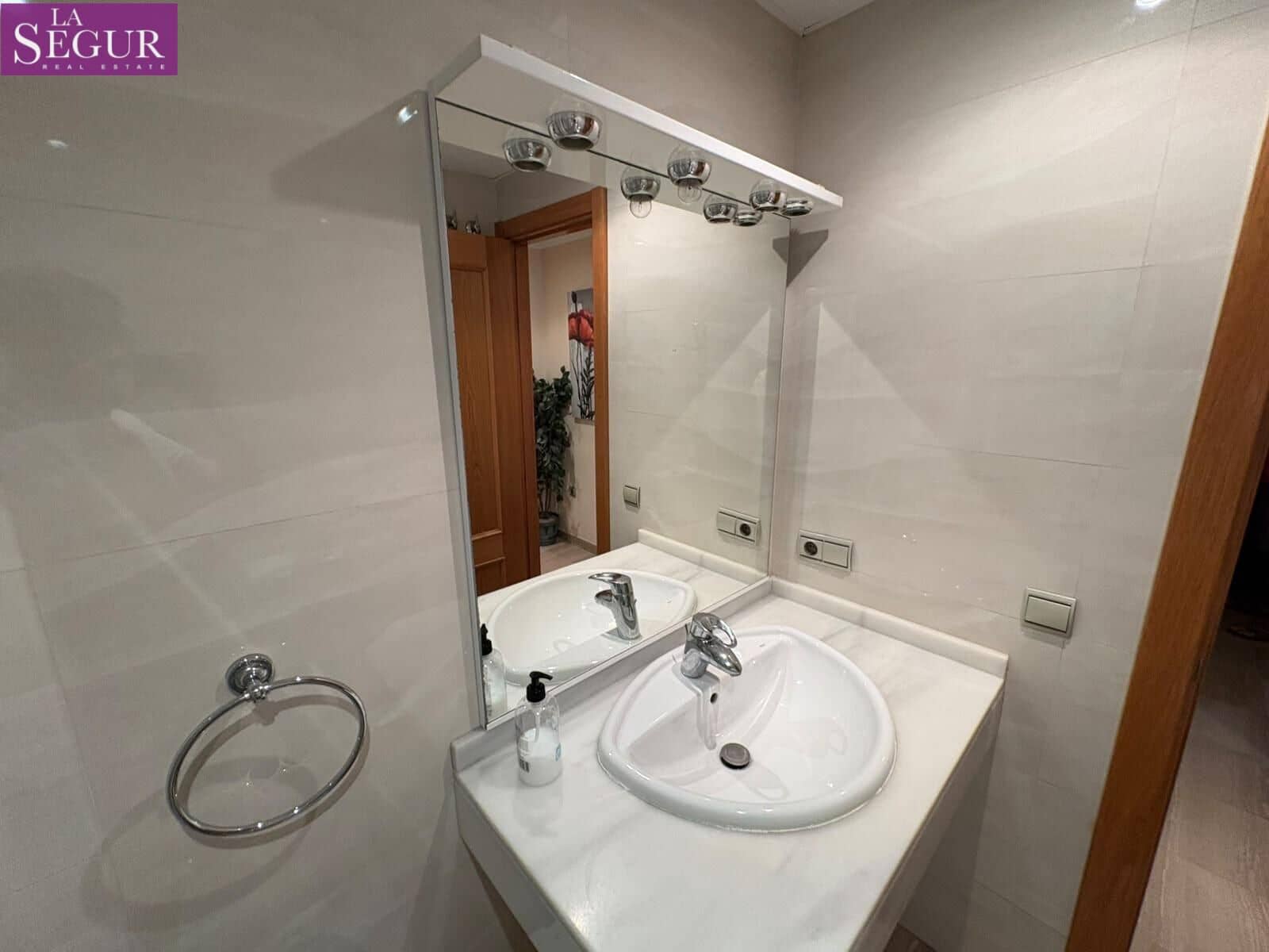 2 slaapkamer Flat te huur in Cadiz stad - € 1.200 (Ref: 10089710)