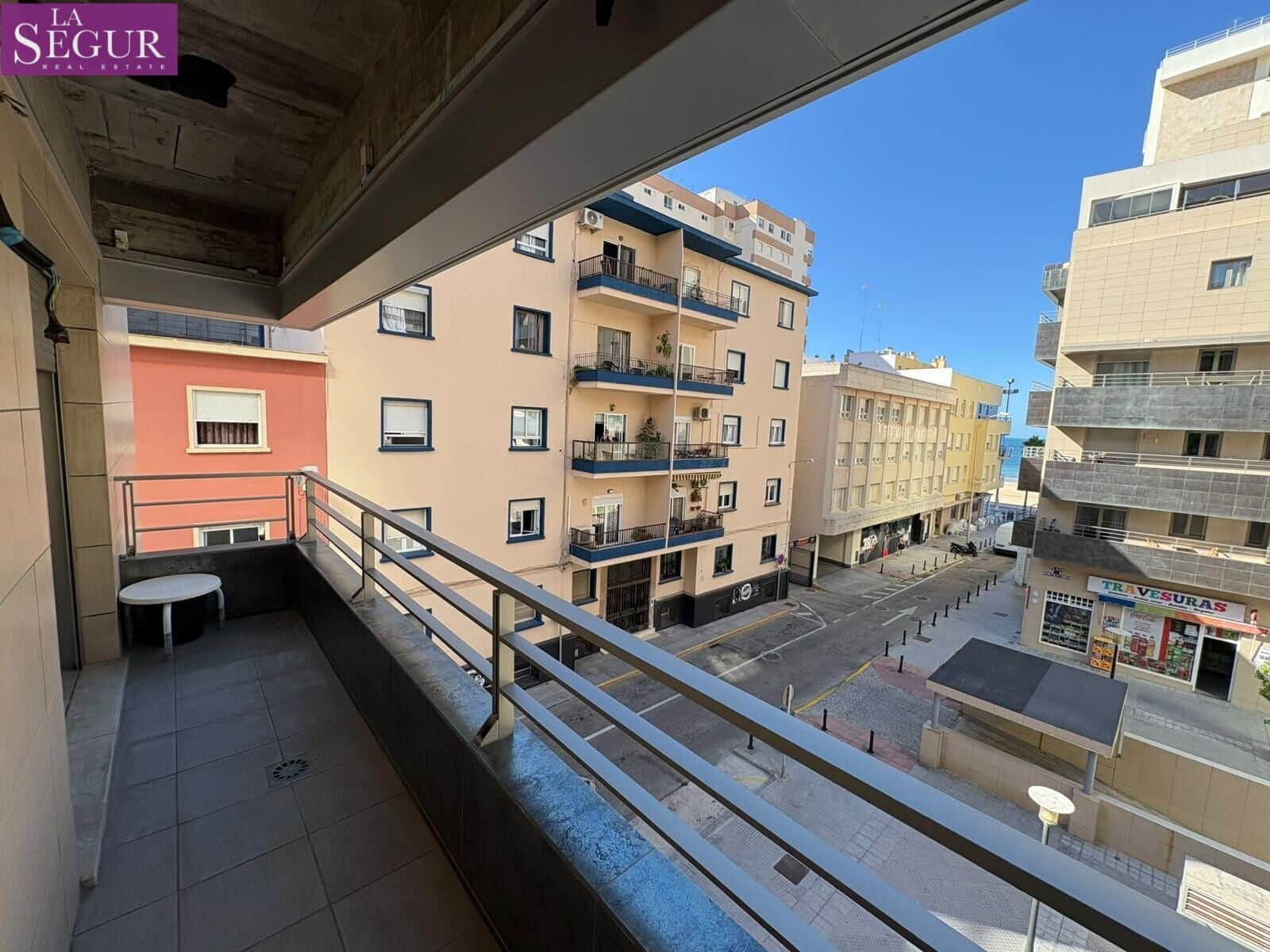 2 slaapkamer Flat te huur in Cadiz stad - € 1.200 (Ref: 10089710)