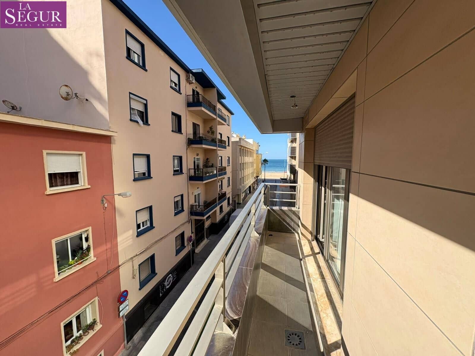 2 slaapkamer Flat te huur in Cadiz stad - € 1.200 (Ref: 10089710)