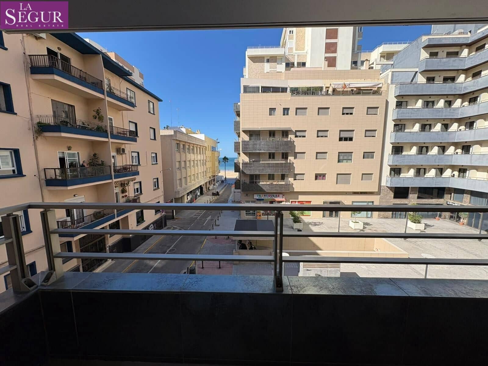 2 slaapkamer Flat te huur in Cadiz stad - € 1.200 (Ref: 10089710)