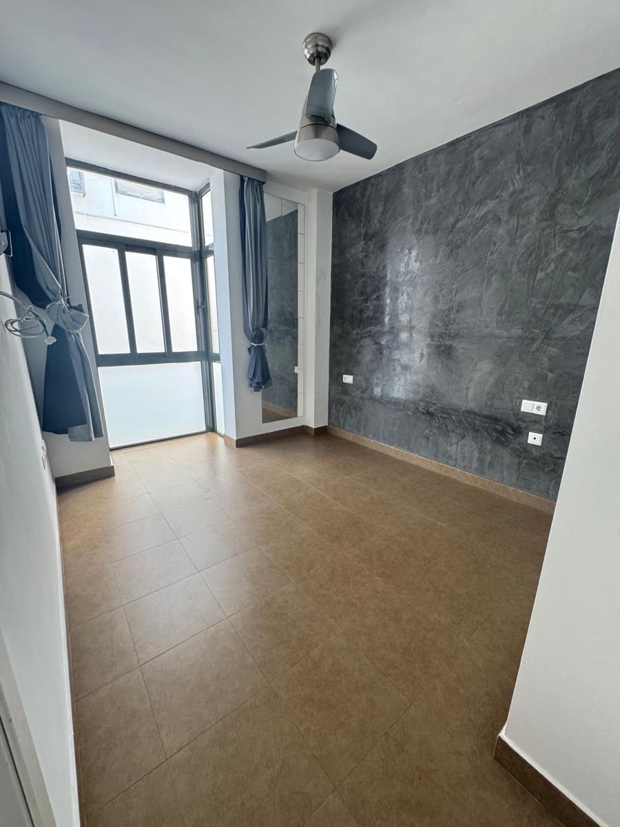 4 bedroom Flat for sale in Medina-Sidonia with garage - € 140,000 (Ref: 10139716)
