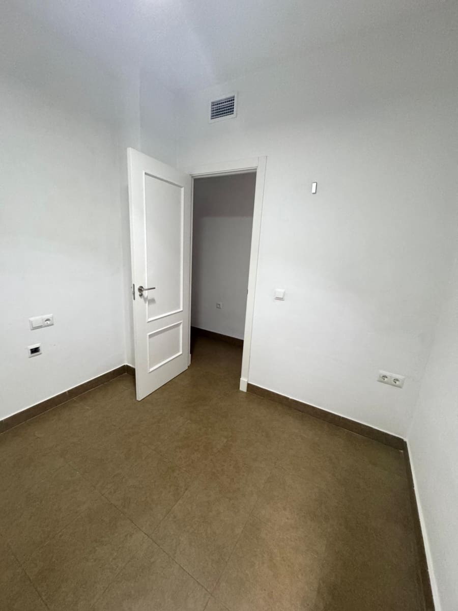 4 bedroom Flat for sale in Medina-Sidonia with garage - € 140,000 (Ref: 10139716)