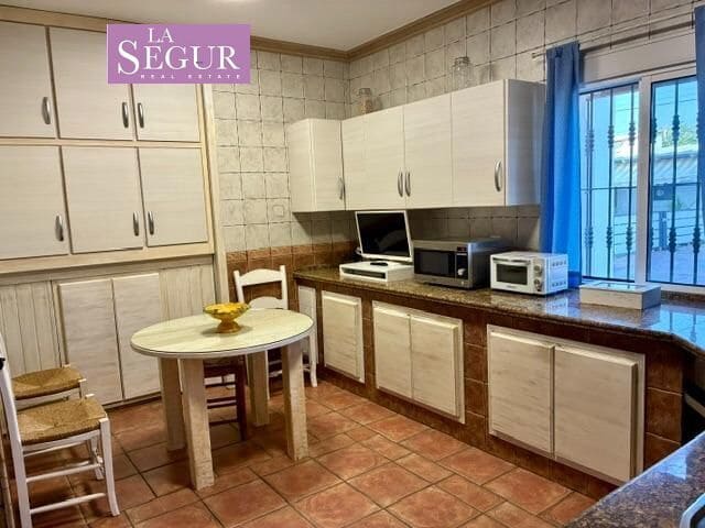 6 soverom Villa til salgs i Conil de la Frontera med svømmebasseng garasje - € 449 990 (Ref: 10173943)