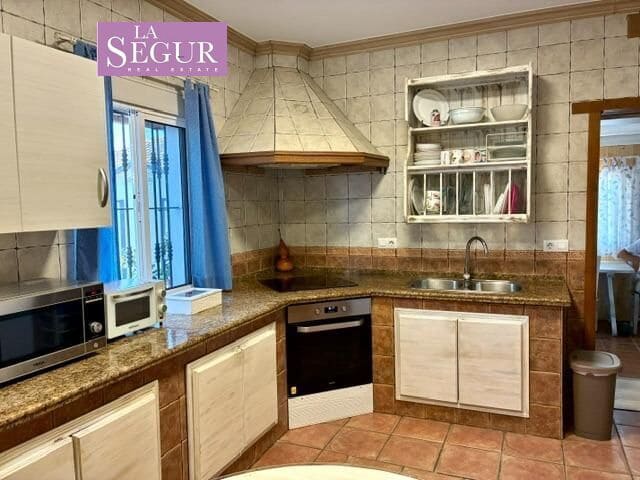 6 soverom Villa til salgs i Conil de la Frontera med svømmebasseng garasje - € 449 990 (Ref: 10173943)