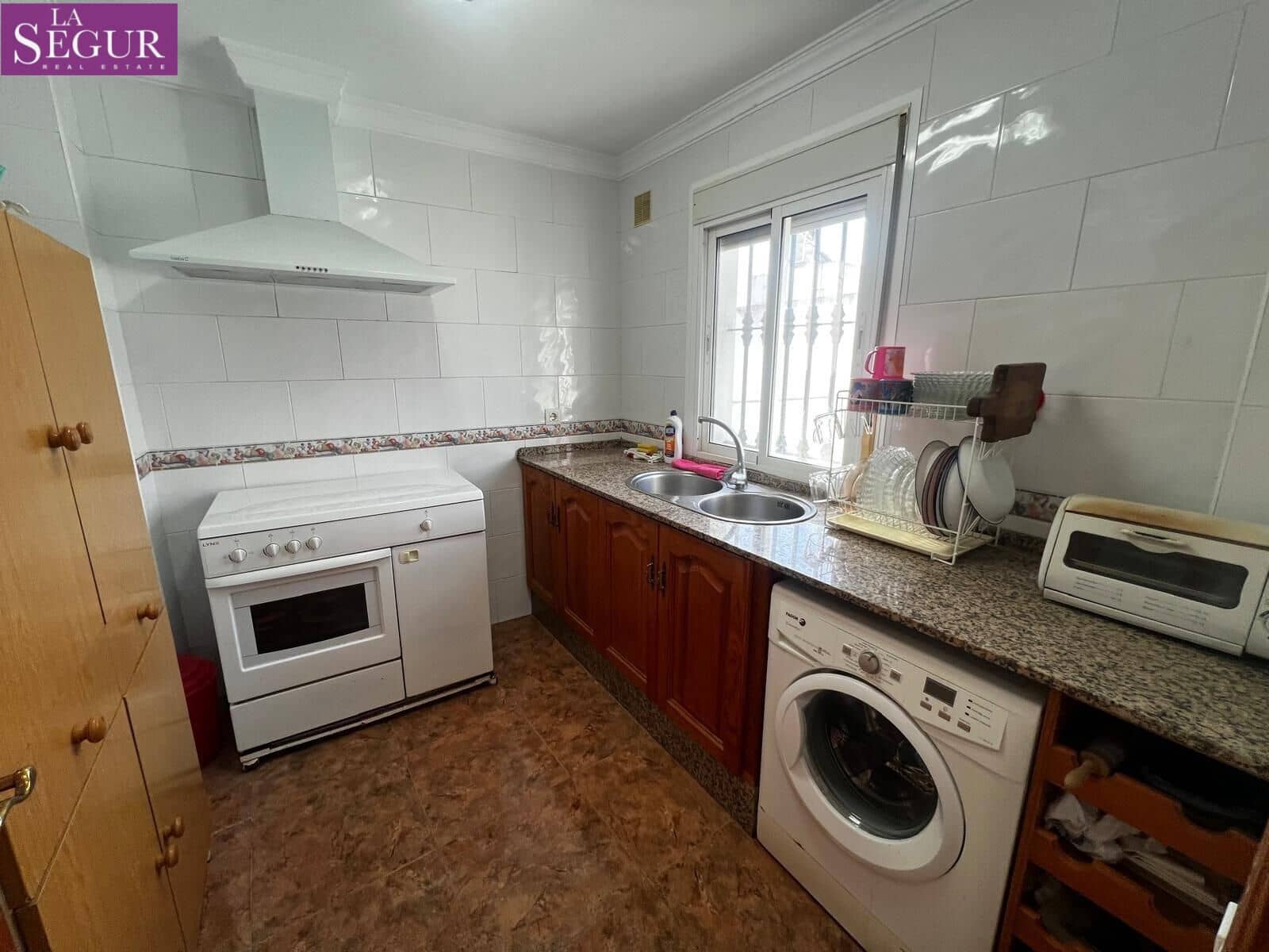4 bedroom Townhouse for sale in Barbate - € 350,000 (Ref: 10184908)