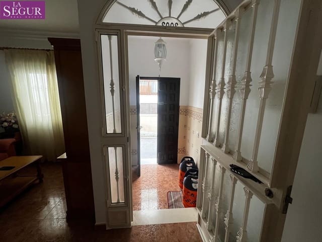 4 bedroom Townhouse for sale in Barbate - € 350,000 (Ref: 10184908)