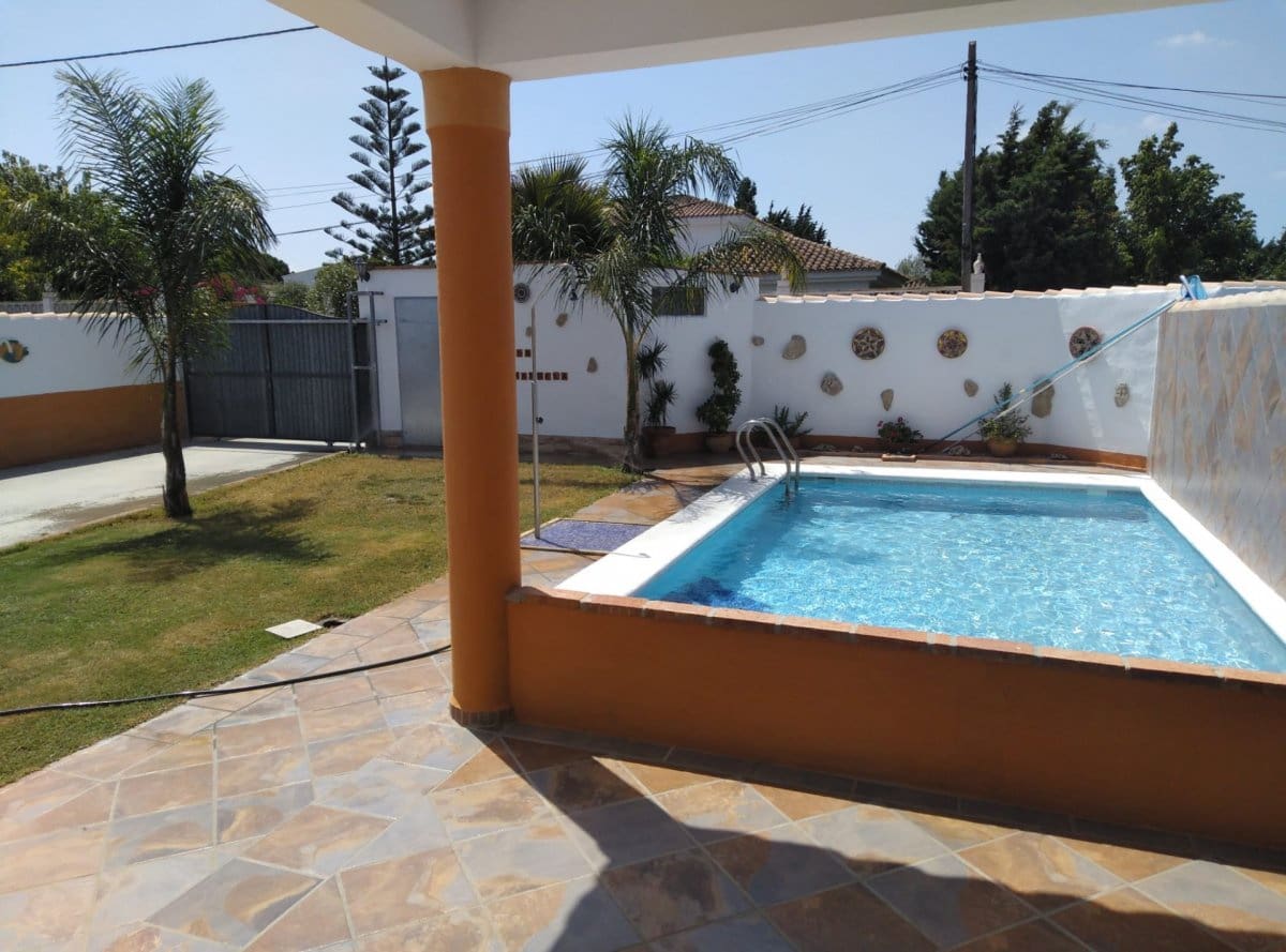 3 soveværelse Villa til salg i Chiclana de la Frontera med swimmingpool - € 600.000 (Ref: 5001282)