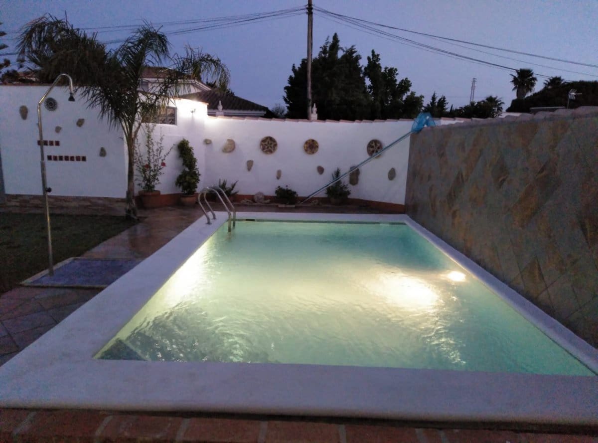 3 soveværelse Villa til salg i Chiclana de la Frontera med swimmingpool - € 600.000 (Ref: 5001282)