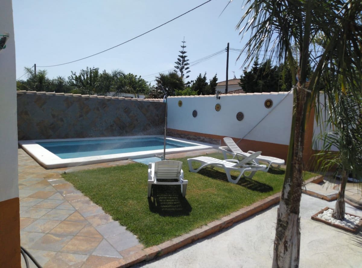 3 soveværelse Villa til salg i Chiclana de la Frontera med swimmingpool - € 600.000 (Ref: 5001282)