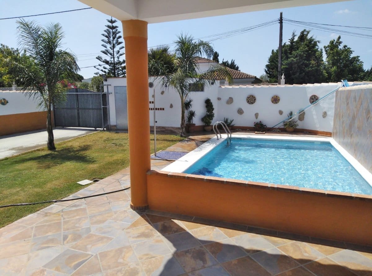 3 soveværelse Villa til salg i Chiclana de la Frontera med swimmingpool - € 600.000 (Ref: 5001282)