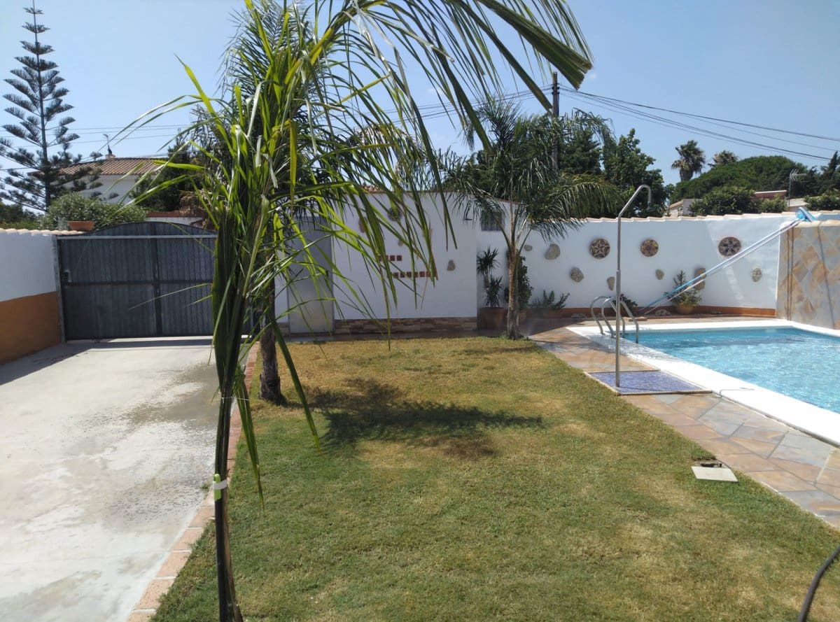 3 soveværelse Villa til salg i Chiclana de la Frontera med swimmingpool - € 600.000 (Ref: 5001282)