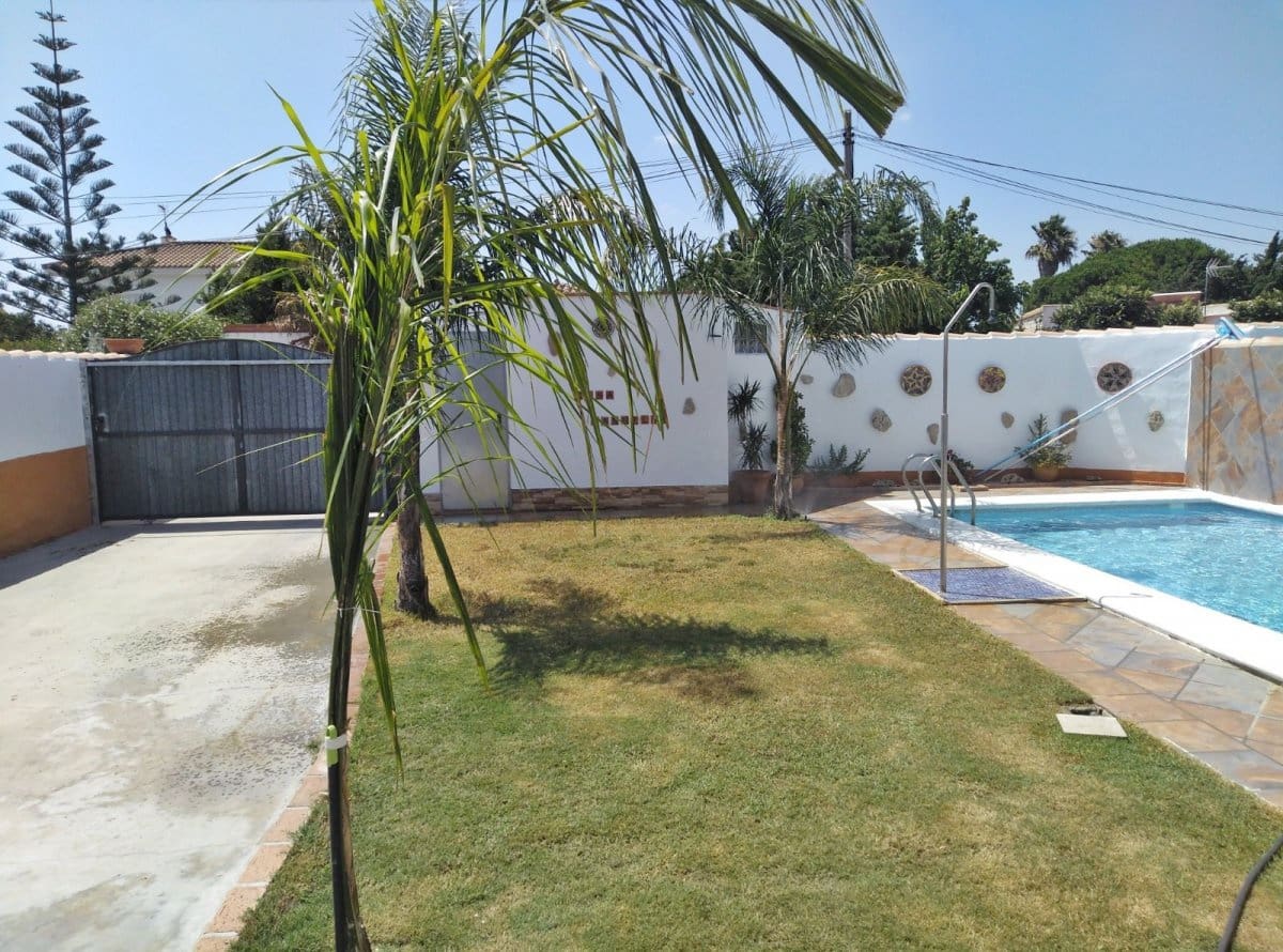3 soveværelse Villa til salg i Chiclana de la Frontera med swimmingpool - € 600.000 (Ref: 5001282)