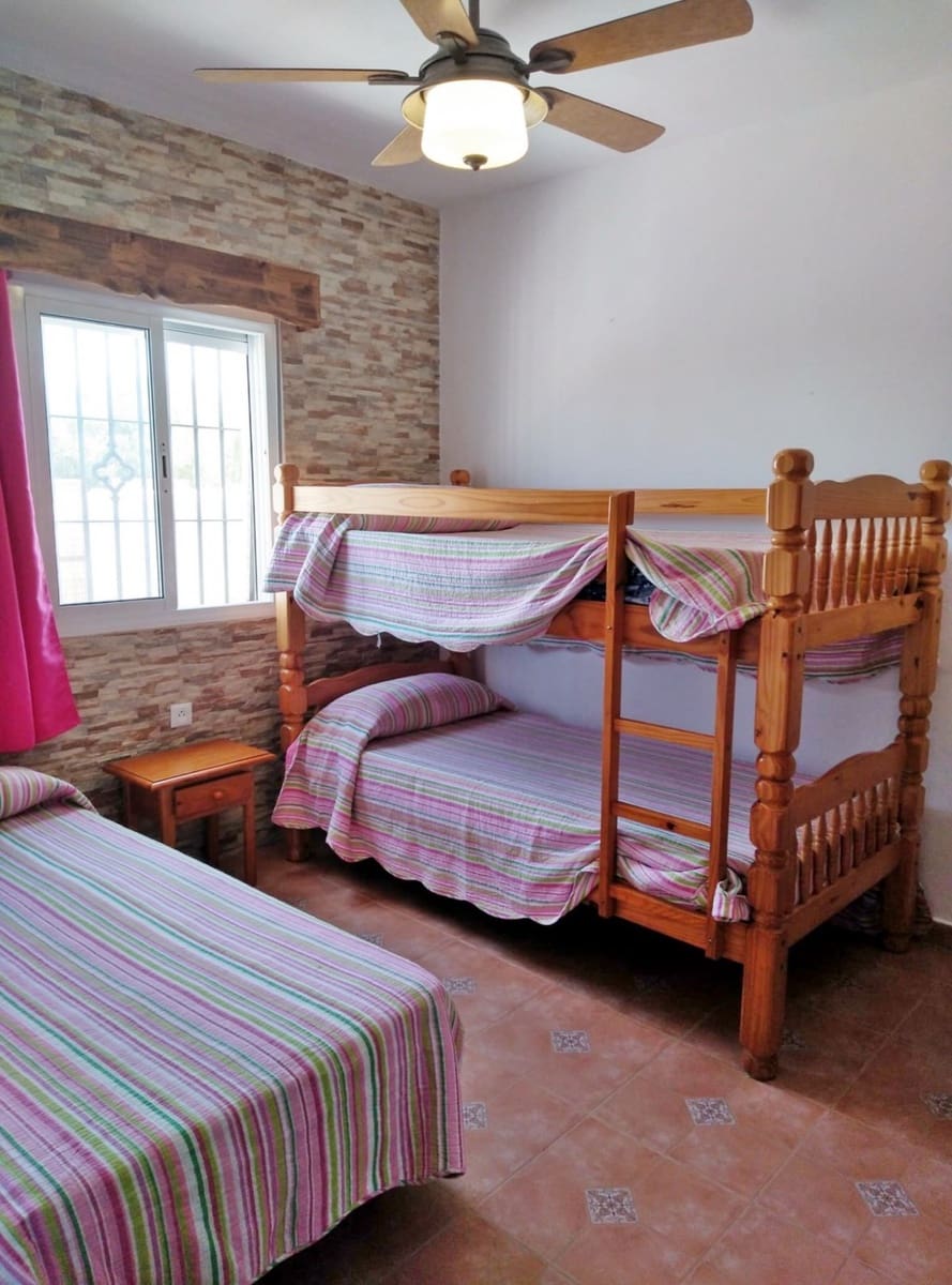 3 soveværelse Villa til salg i Chiclana de la Frontera med swimmingpool - € 600.000 (Ref: 5001282)